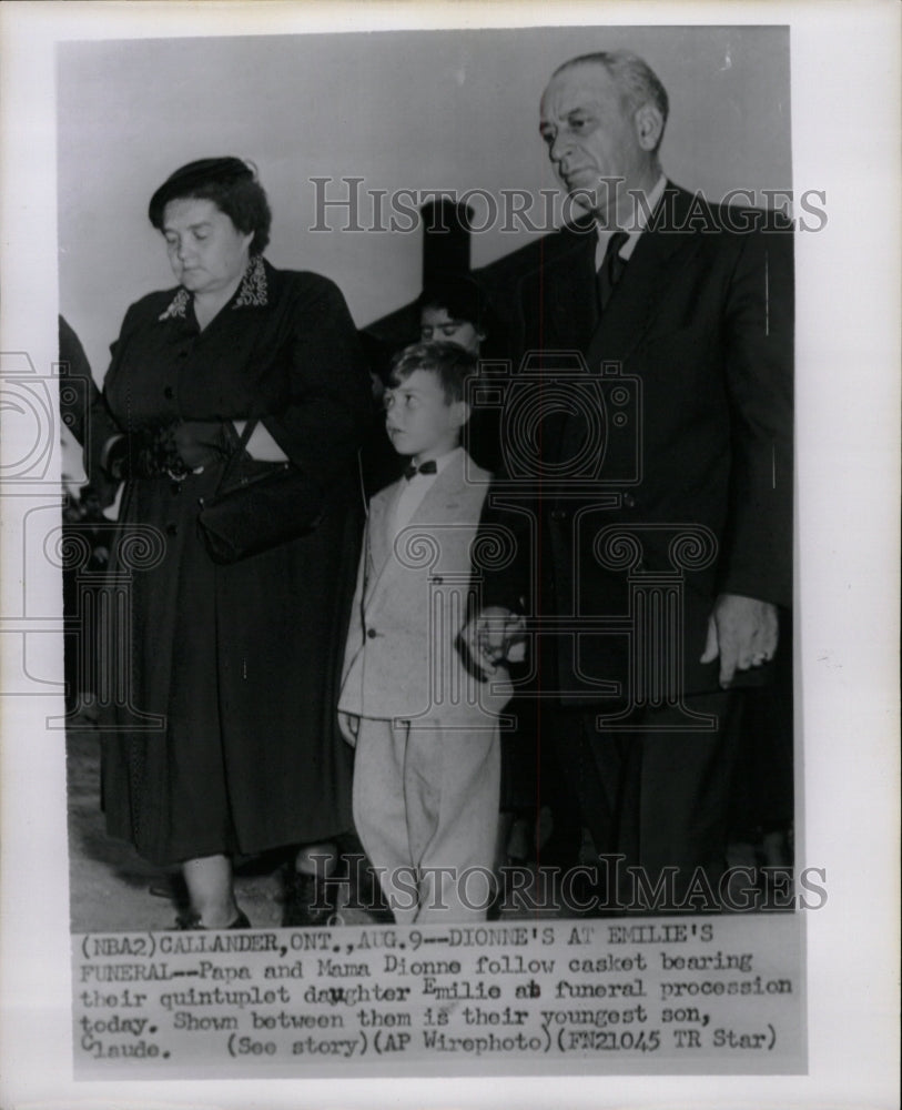 1945 Press Photo Quintuplet Daughter Emilie&#39;s Funeral - RRW10663 - Historic Images
