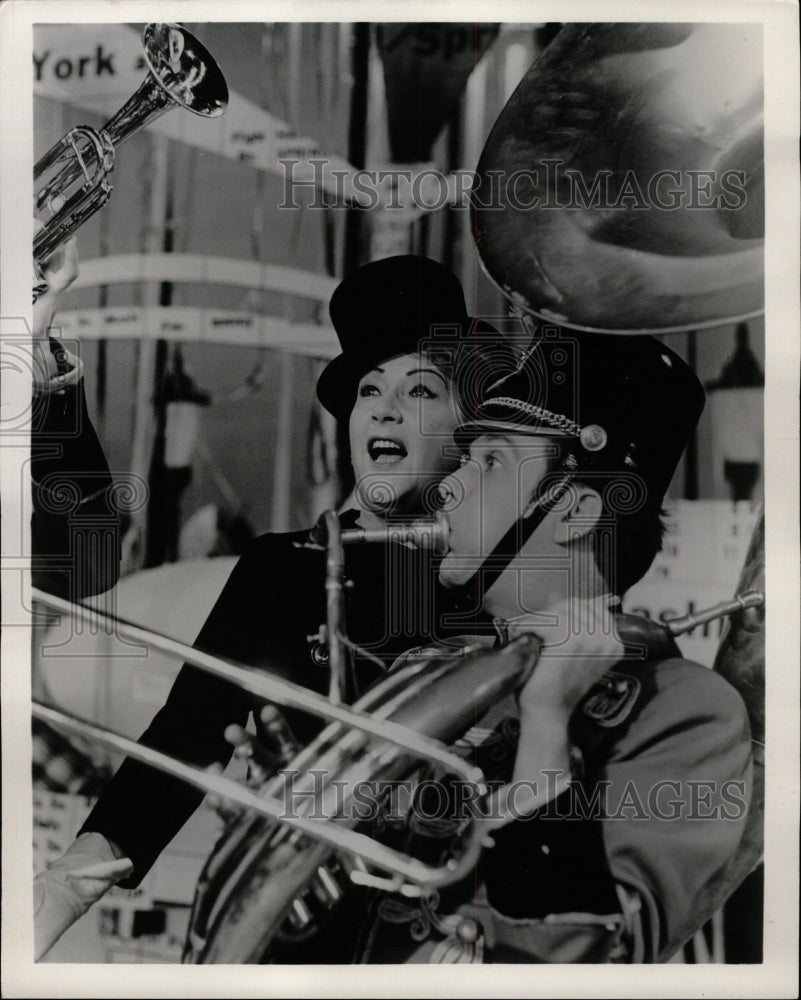 1961 Press Photo Ethel Merman Guest Maurice Chevalier - RRW10677 - Historic Images