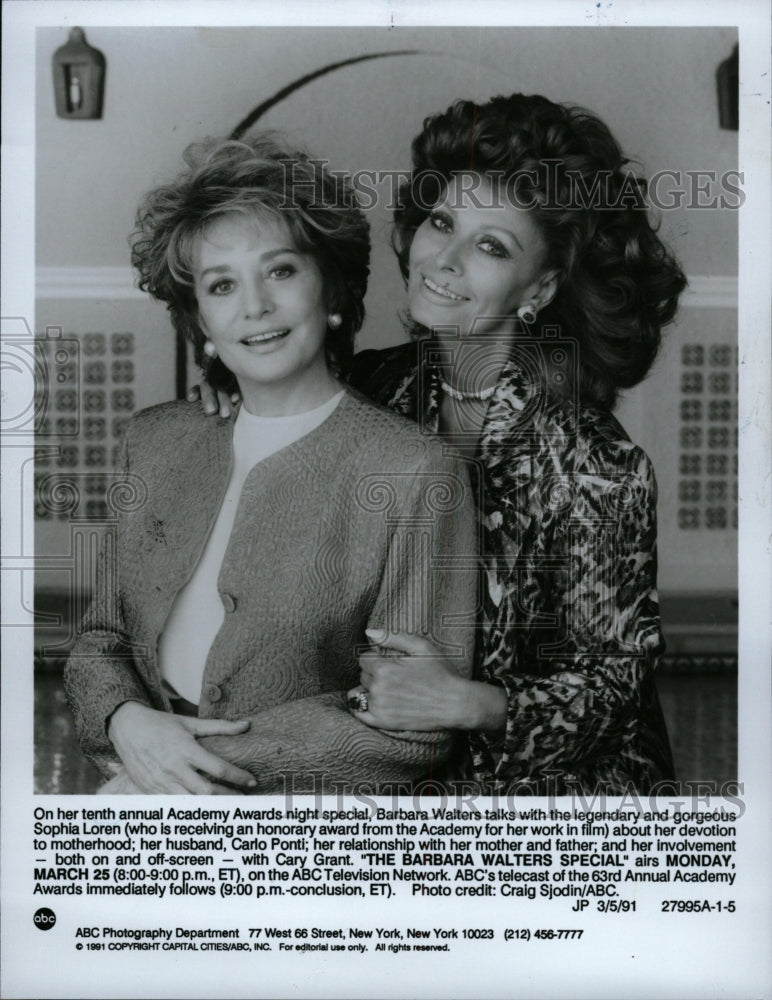 1991 Press Photo Barbara Walters Talks to Sophia Loren - RRW10799 - Historic Images