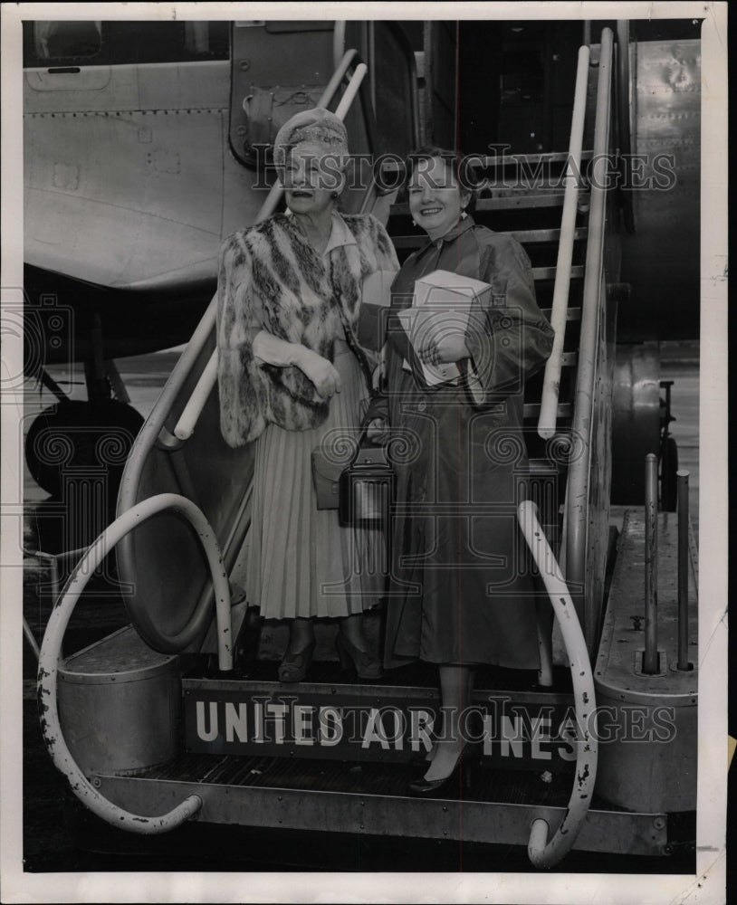 1952 Press Photo Miss Lucia Kirk Mrs Field Washington - RRW11003 - Historic Images