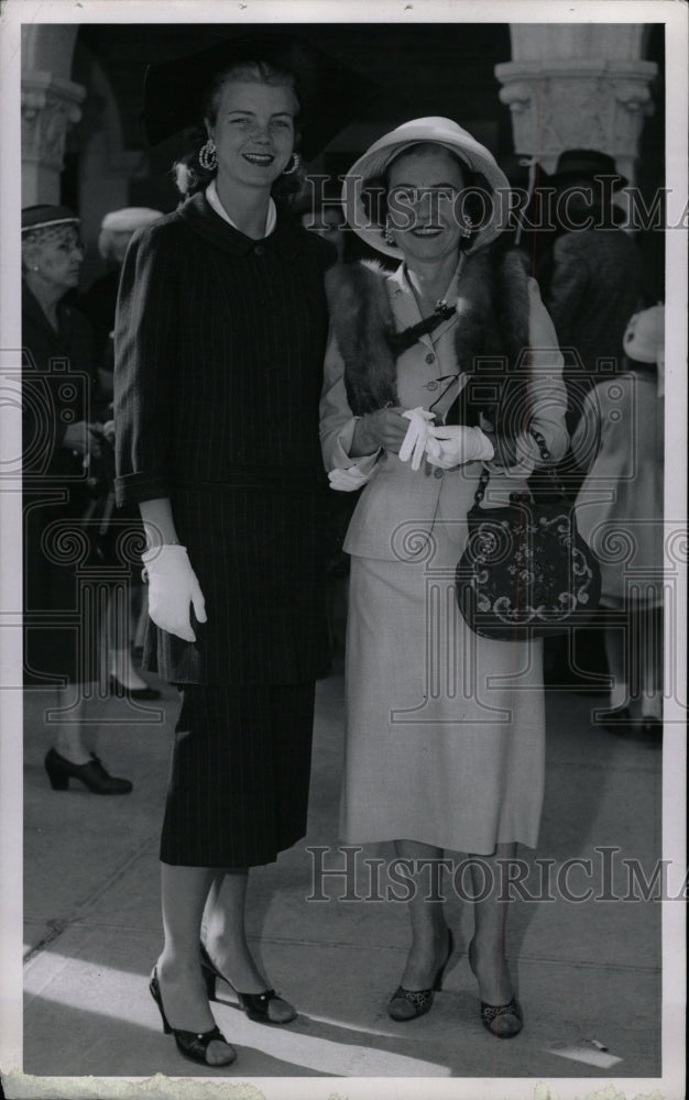 1956 Press Photo Mrs Mr Diane Carroll John - RRW11051 - Historic Images