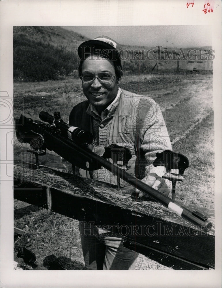 1988 Press Photo John Perren marksman Gun - RRW11089 - Historic Images