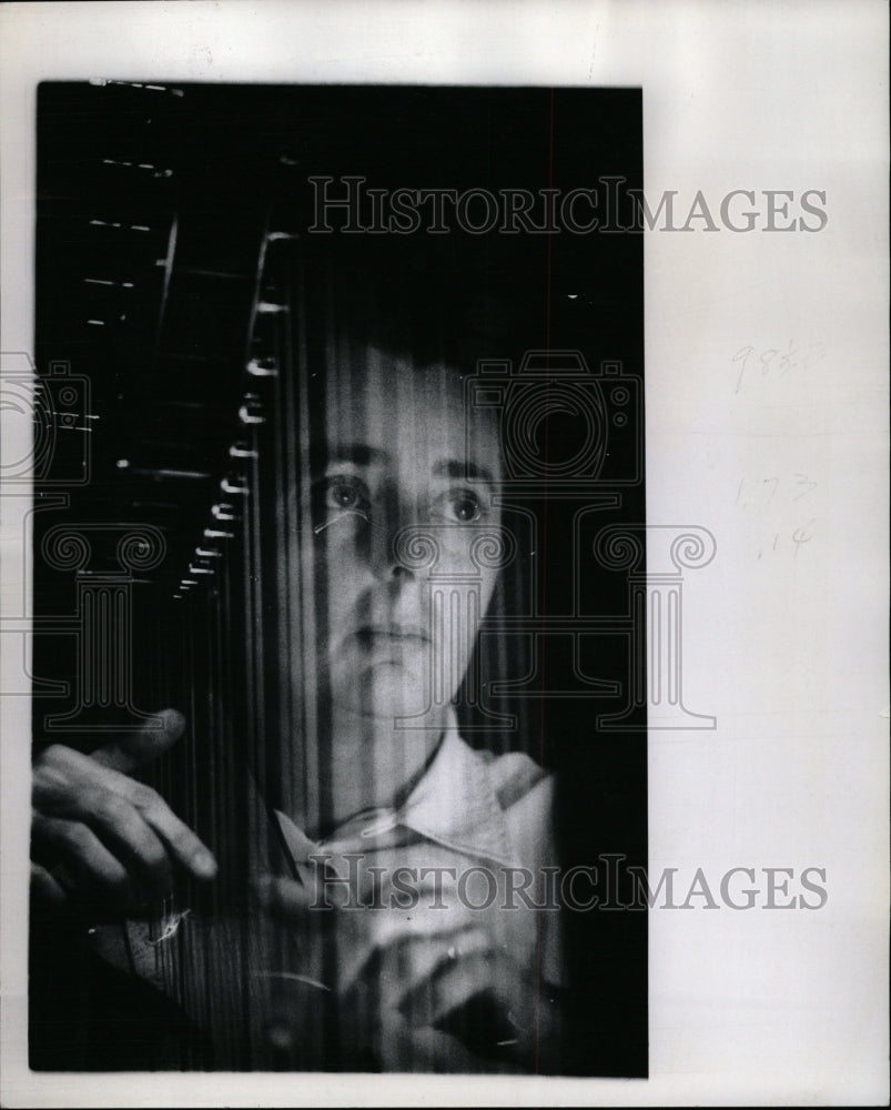 1970 Press Photo Harpist Helen Lunn instrument baton - RRW11205 - Historic Images