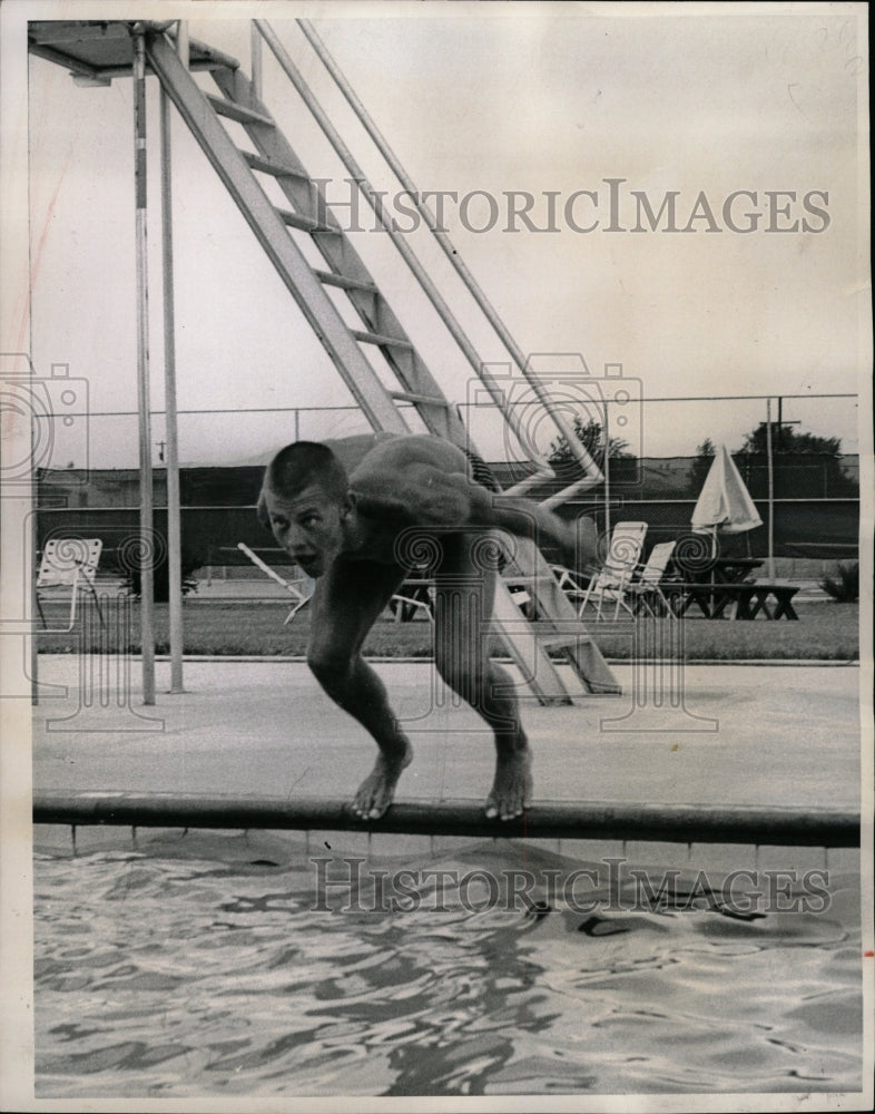 1965 Press Photo Quick Tom Chamberlin Holder Denver - RRW11593 - Historic Images