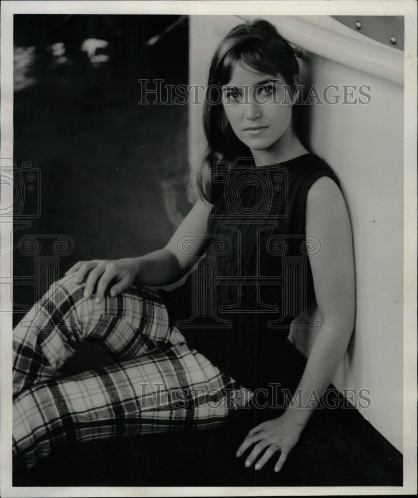 1966 Press Photo Laurel Mac Naul teenage model magzine - RRW11825 - Historic Images