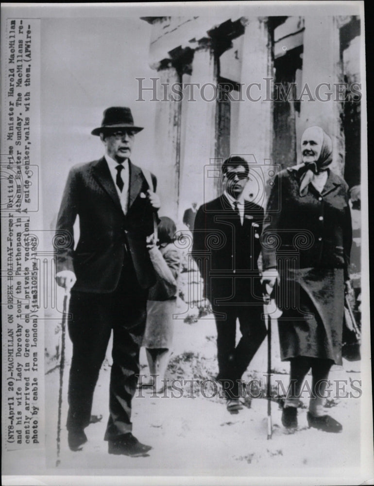 1965 Press Photo Harold Macmillan Greek Holiday Athens - RRW11843 - Historic Images