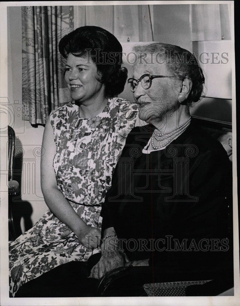 1964 Press Photo Mrs Arvin Olson Mrs Richard Hart June - RRW11877 - Historic Images