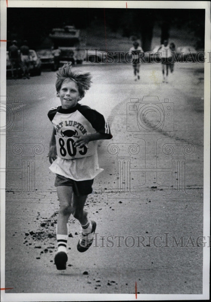 1977 Press Photo Sean Hartley race track grader mark - RRW12009 - Historic Images