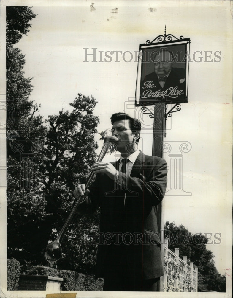 1966 Press Photo Laurence Harvey Jean Simmons Michael - RRW12067 - Historic Images