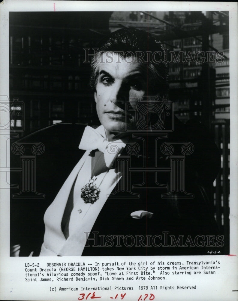 1982 Press Photo First Bite Comedy Love George Hamilton - RRW12215 - Historic Images