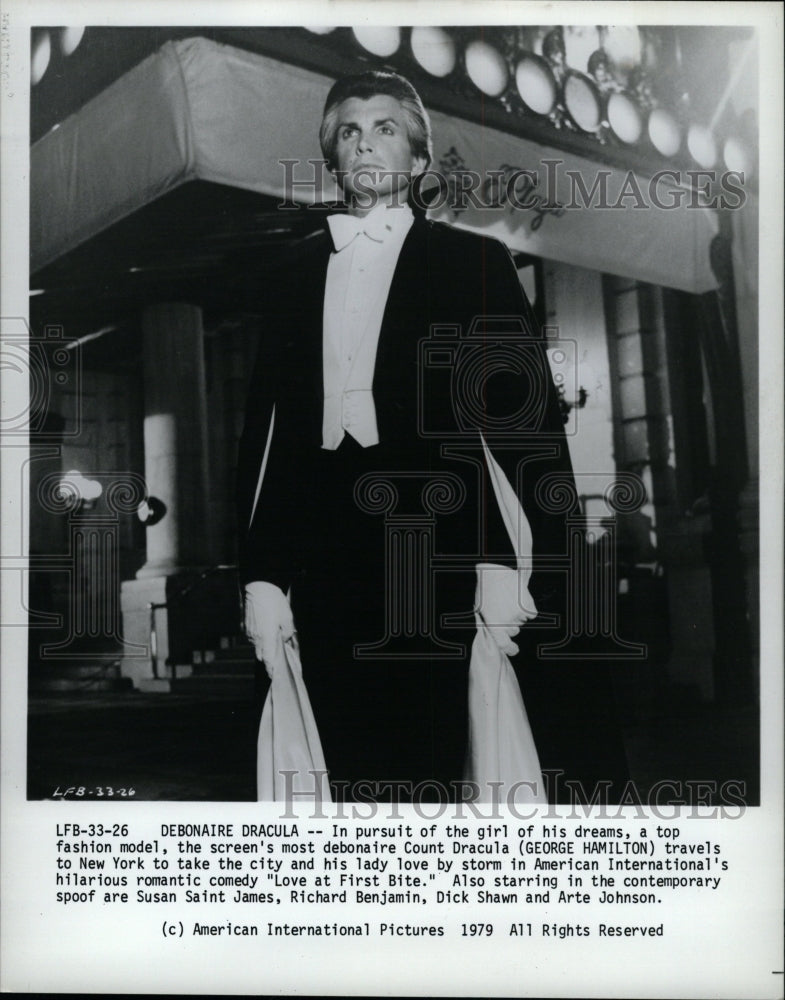 1979 Press Photo George Hamilton Debonaire Dracula Top - RRW12217 - Historic Images