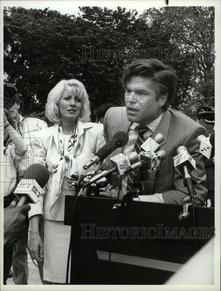 1988 Press Photo Linda kozlowski Harry Hamlin Favorite - RRW12257 - Historic Images