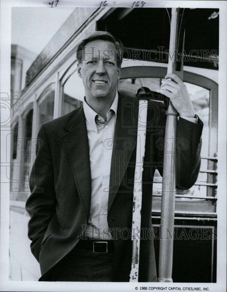 1987 Press Photo David Hartman Journalist Media Host - RRW12387 - Historic Images