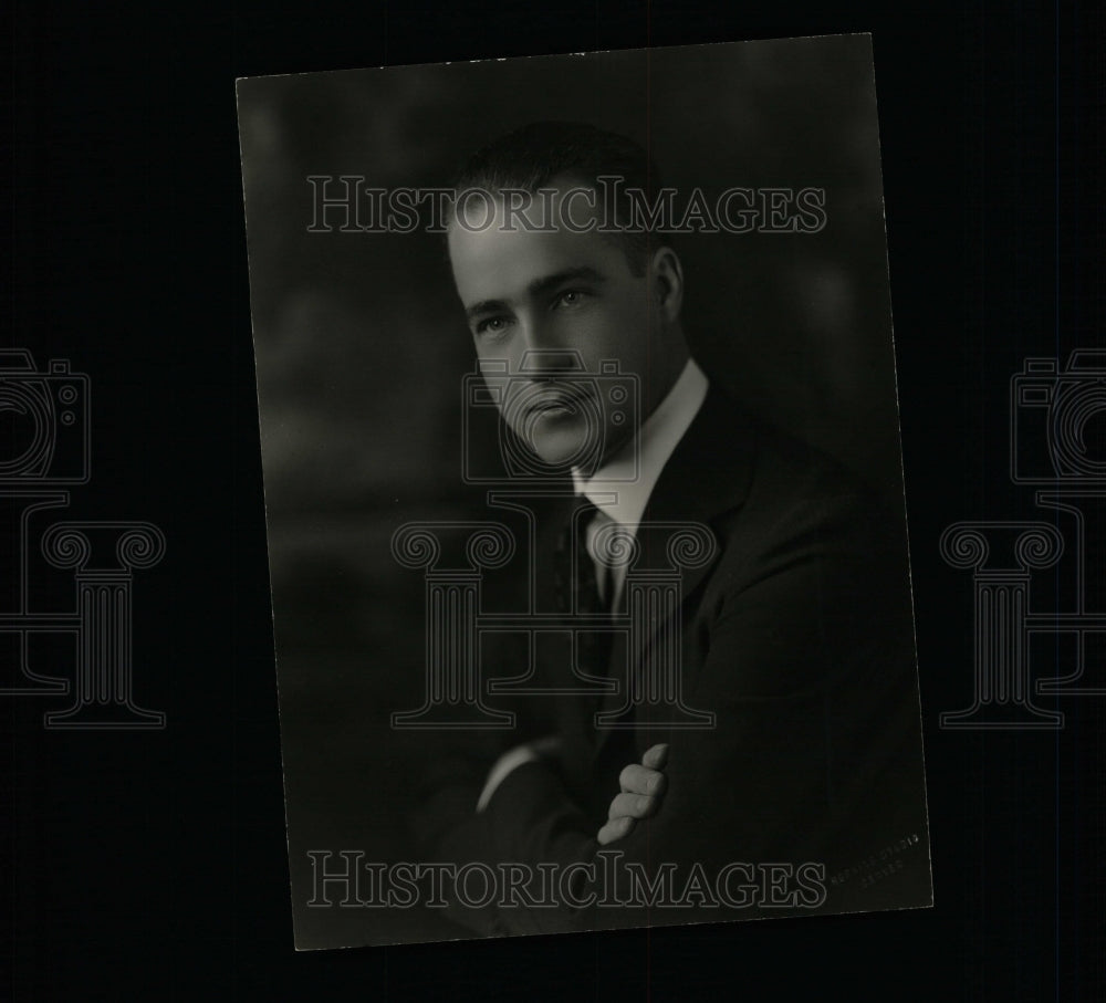 Press Photo Paul Mayo wears suit Hopkins photograph - RRW12515 - Historic Images