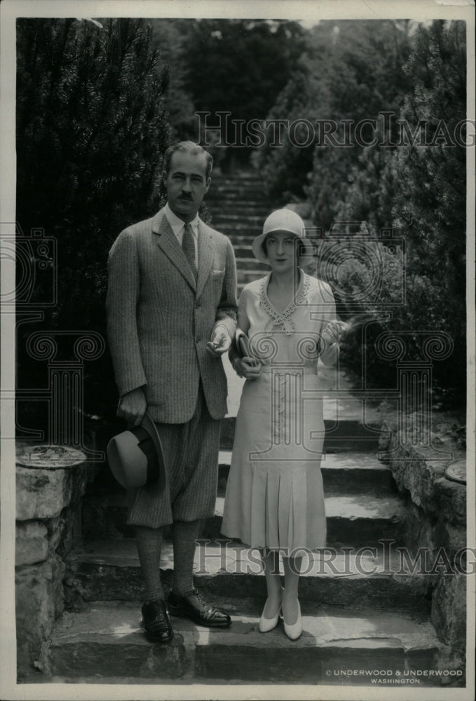 Press Photo Mr And Mrs Paul Mayo Wedding Trip - RRW12519 - Historic Images