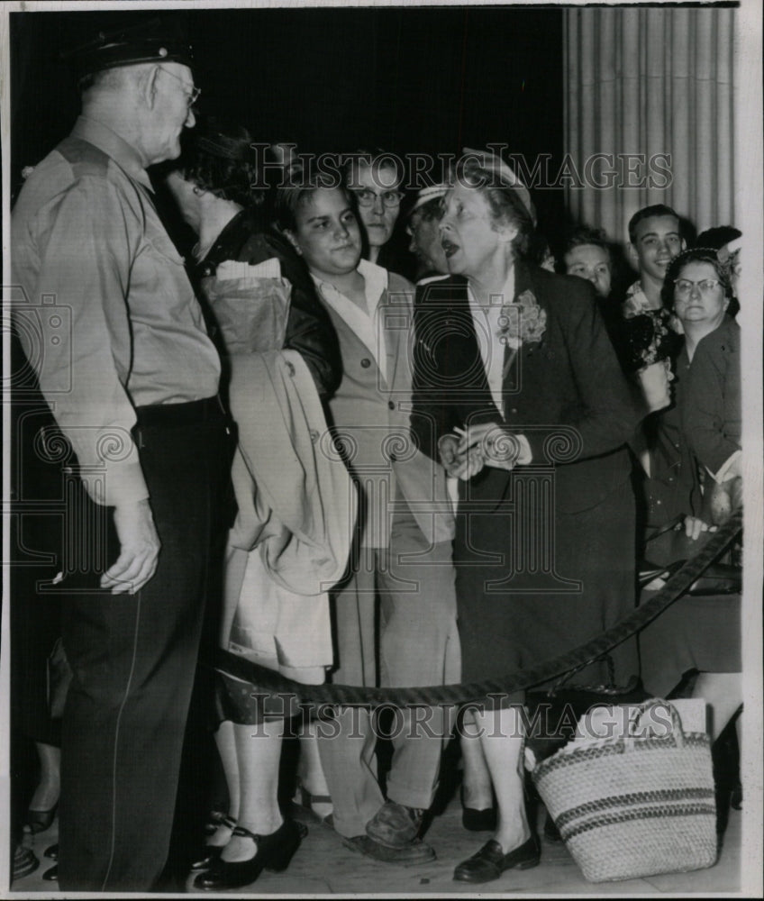 1954 Press Photo Mrs Irvine Lenroot McCarthy Senate - RRW12645 - Historic Images