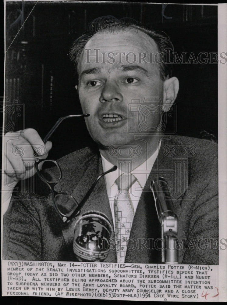 1954 Press Photo Potter testifies Sen Charles Potter - RRW12661 - Historic Images