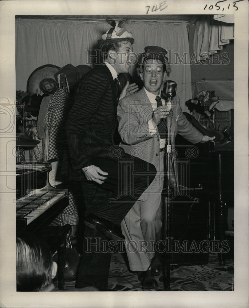 1952 Press Photo Willie S. Hartzel Singer - RRW12761 - Historic Images