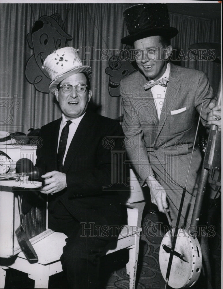 1961 Press Photo Entertainer Willie Hartzell - RRW12763 - Historic Images