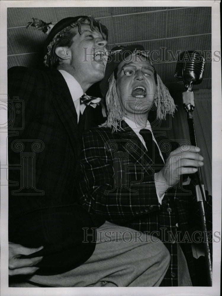 1952 Press Photo Dean Conger Willie Hartzell Singers - RRW12765 - Historic Images