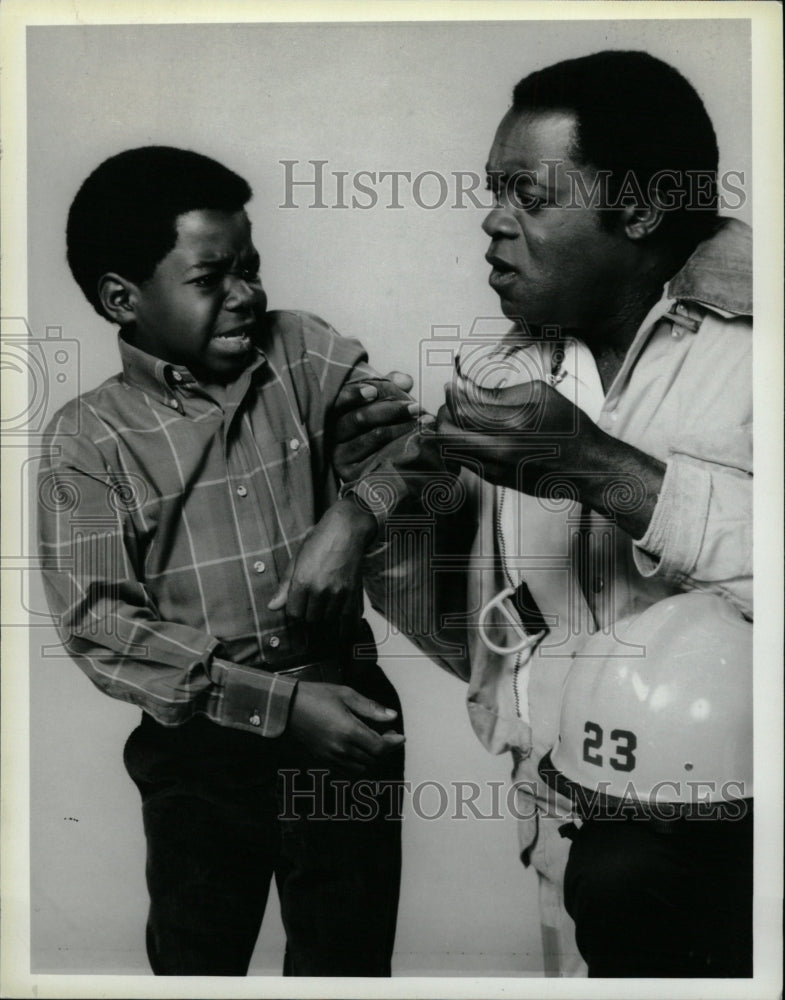 1985 Press Photo Yaphet Kotto in &quot;Playing with Fire.&quot; - RRW12973 - Historic Images