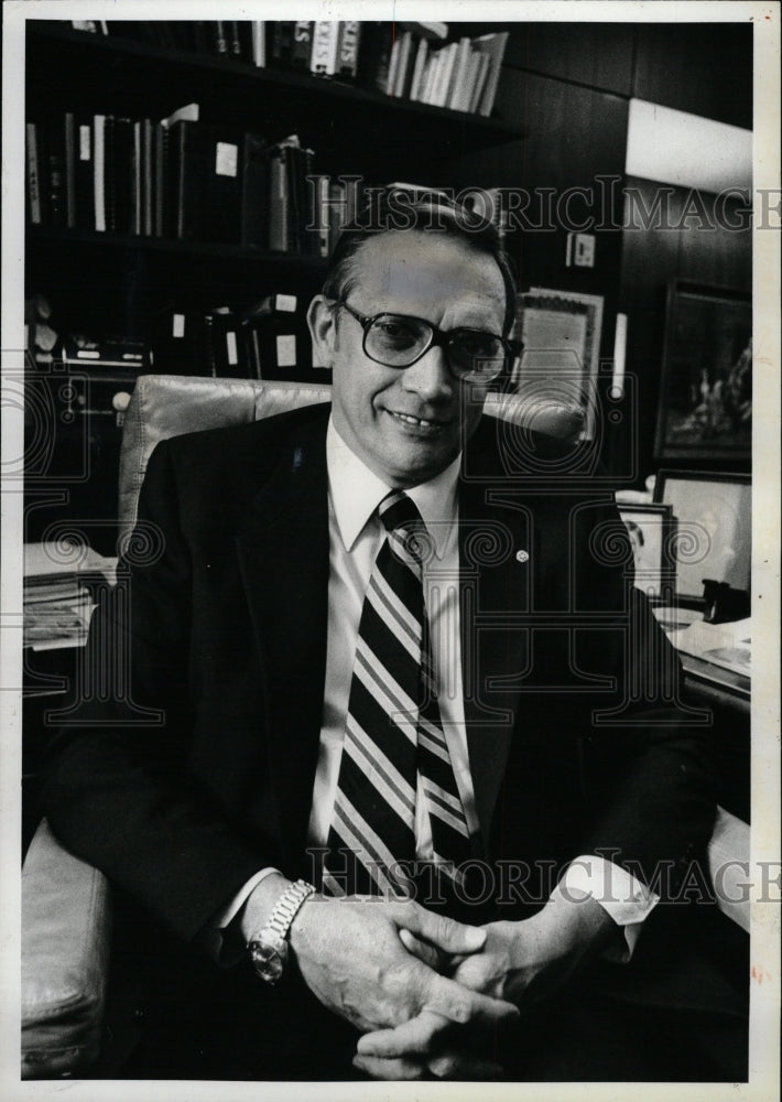 1983 Press Photo Thomas D McLennan Alpert Findley Smile - RRW13007 - Historic Images