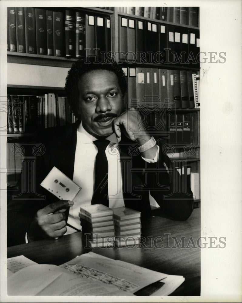 1986 Press Photo Joe McLemore loser Lawyer Office - RRW13017 - Historic Images