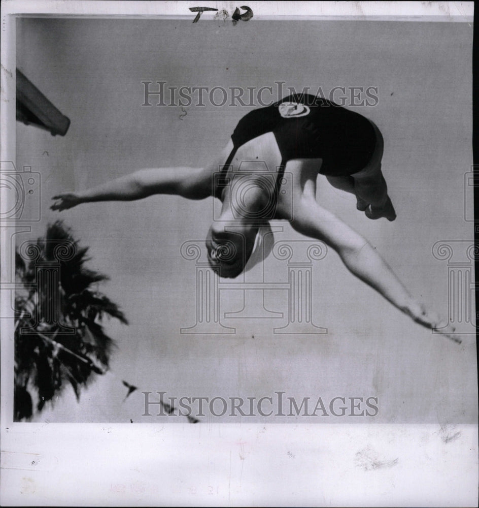 1955 Press Photo Patricia McCormick Sold Booklist MFA - RRW13021 - Historic Images