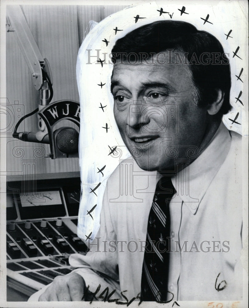 1982 Press Photo Joseph Priestley McCarthy WJR Radio - RRW13043 - Historic Images