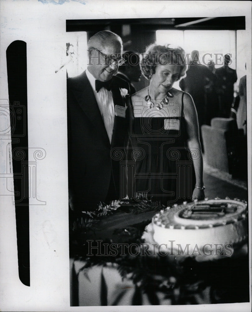 1978 Press Photo Mr Mrs Mac Donnell Ren Cen Club Tower - RRW13053 - Historic Images