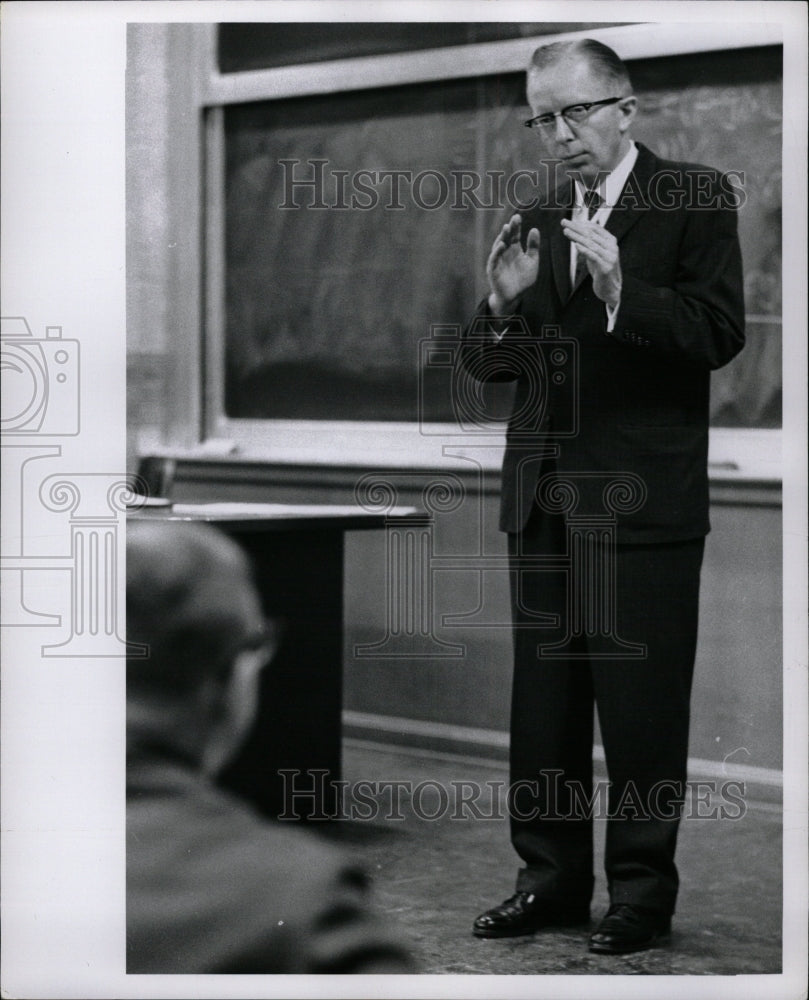 1968 Press Photo Paul M ccornack Demonstraters - RRW13077 - Historic Images