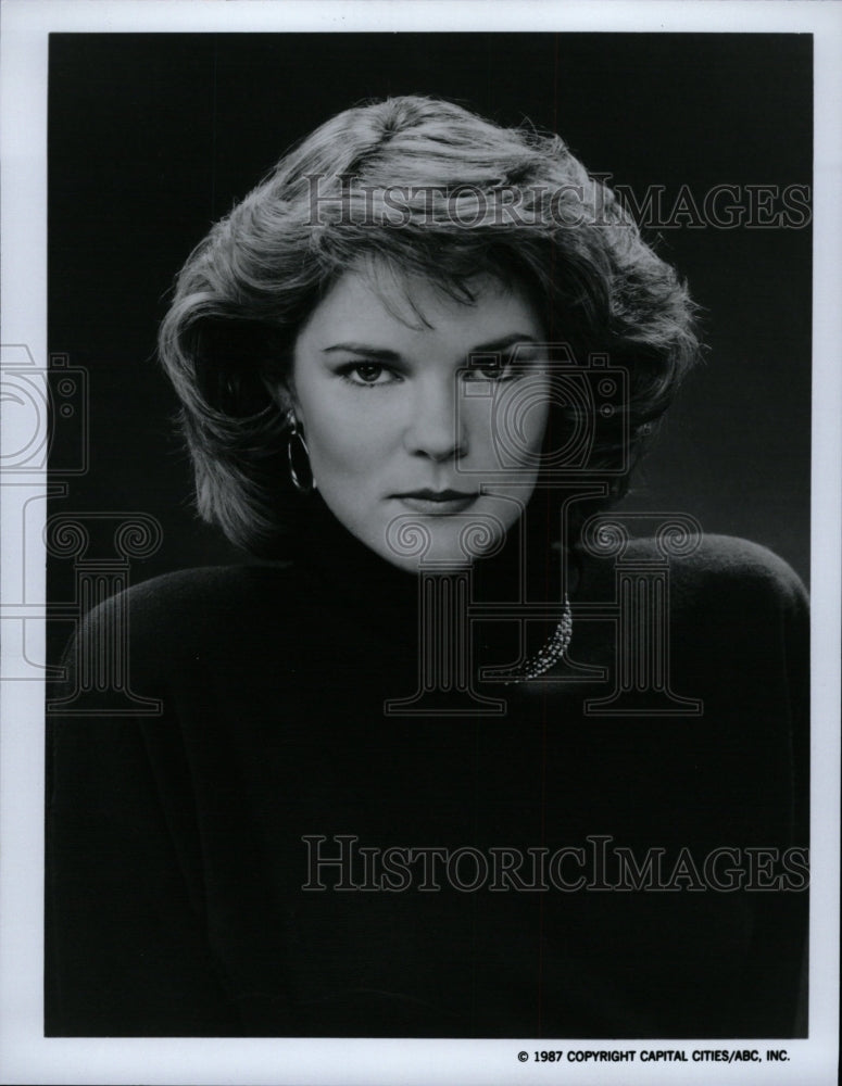 1987 Press Photo Carolyn McCormick acts Spenser Hire - RRW13087 - Historic Images