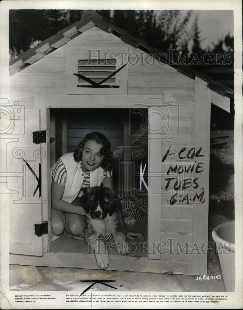 1938 Press Photo Actress Bryan In Large Dog House - RRW13187 - Historic Images