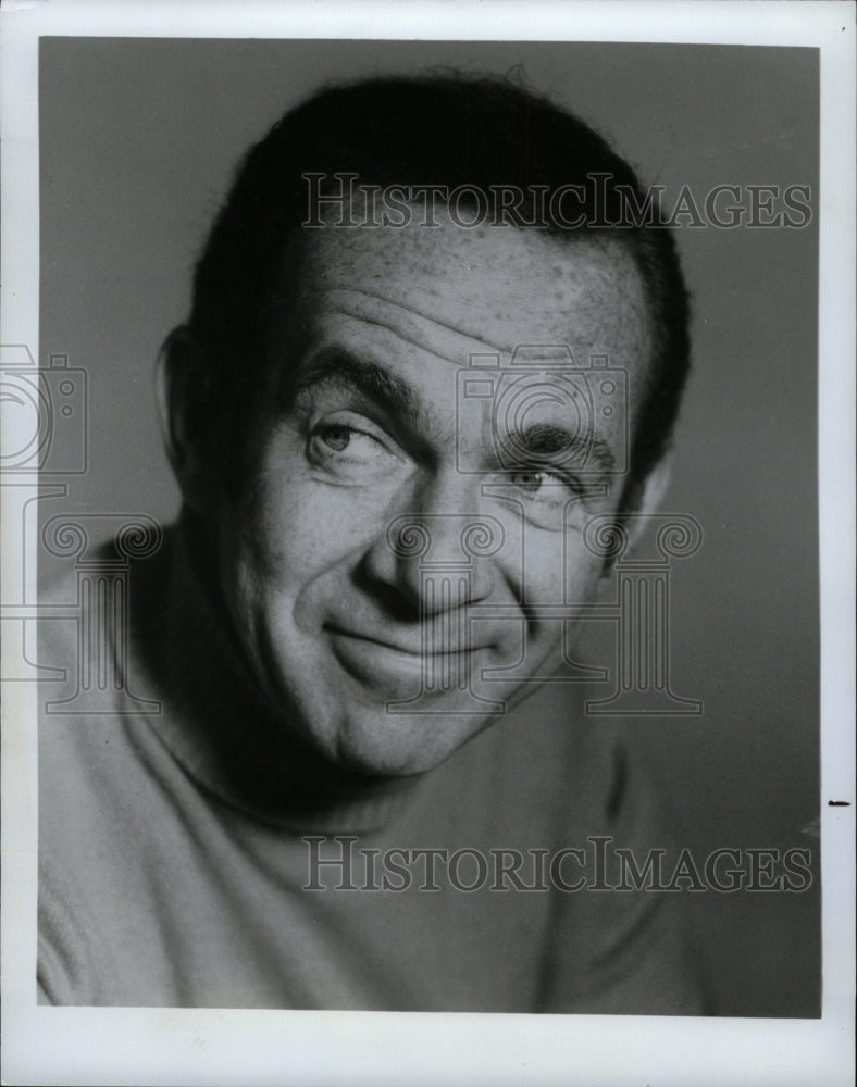 1977 Press Photo Comedian Jack Carter - RRW13329 - Historic Images