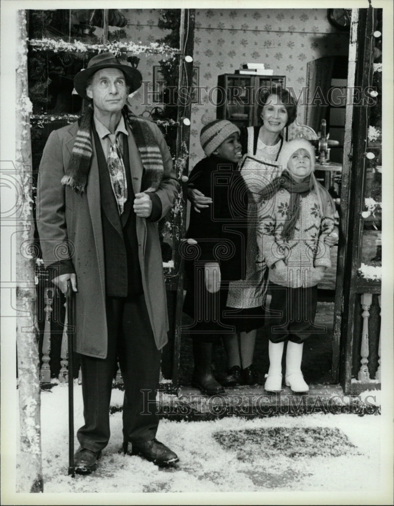 1986 Press Photo Sid Ceasar Christmas Snow Helmond Hart - RRW13359 - Historic Images