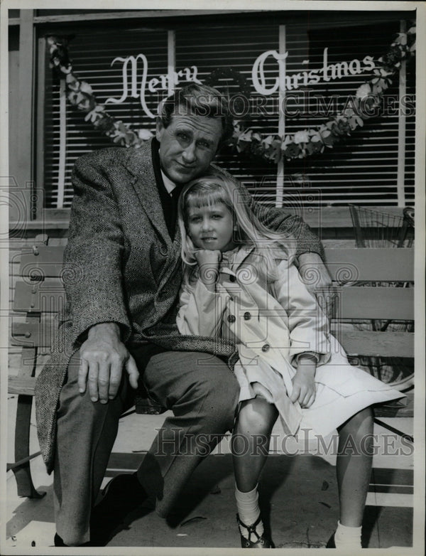 1963 Press Photo Lloyd Bridges Cindy Bridges Sea Hunt RRW13467