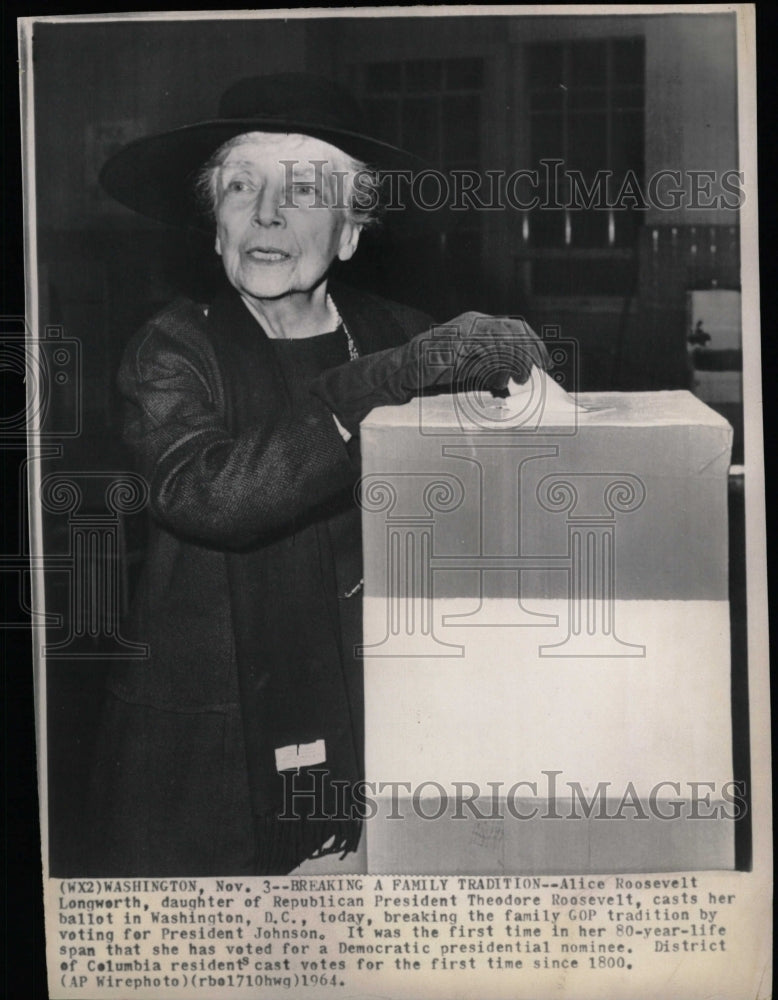 1964 Press Photo Alice Roosevelt Longworth&#39;s Vote - RRW13731 - Historic Images