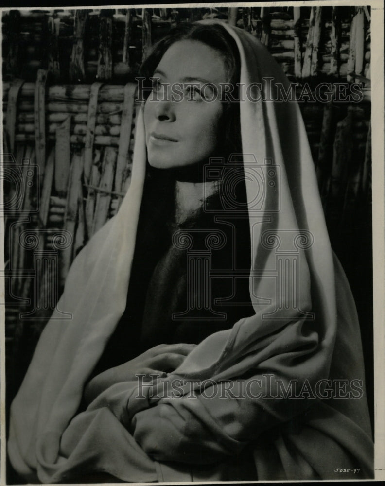 1964 Press Photo Siobhan McKenna MGM King Denham - RRW13747 - Historic Images