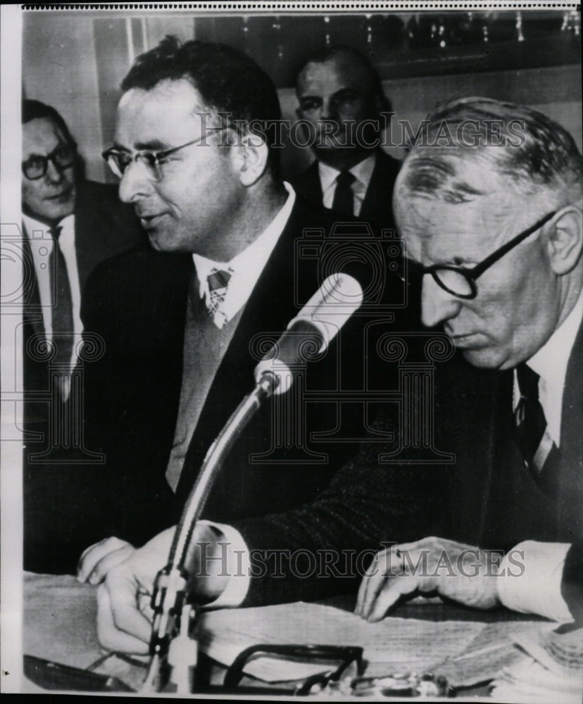 1961 Press Photo Defector Alexe Golub Armsterdam Press - RRW13801 - Historic Images