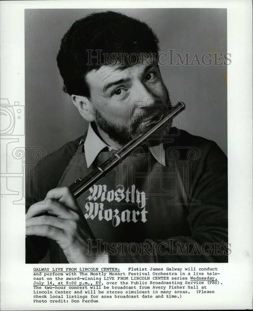 1982 Press Photo Flutist James Galway In Live Telecast - RRW13921 - Historic Images