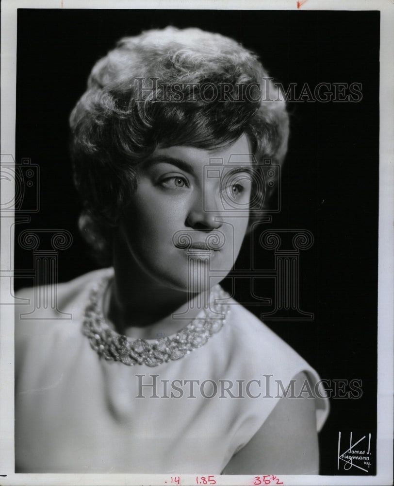 1974 Press Photo Joan Lippincott Frank Hult Joan Edna - RRW14375 - Historic Images