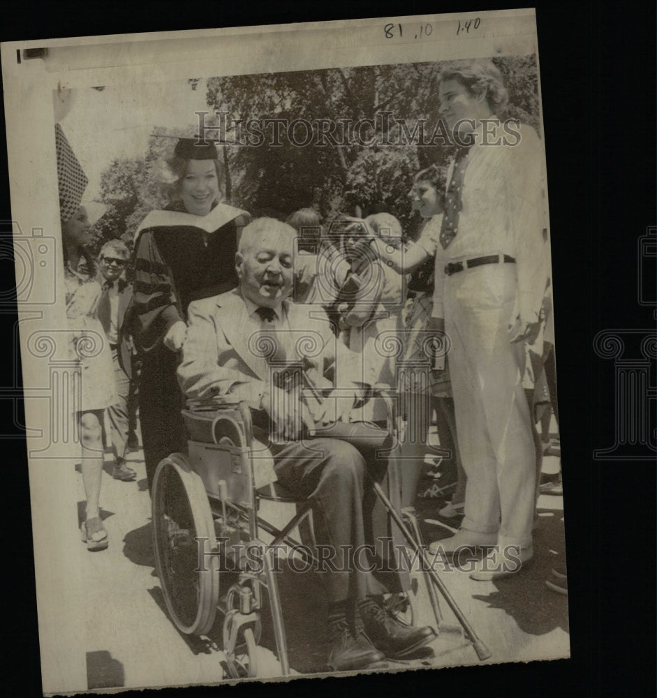 1973 Press Photo Robert Fish Calirornia Dartmouth Chair - RRW14463 - Historic Images