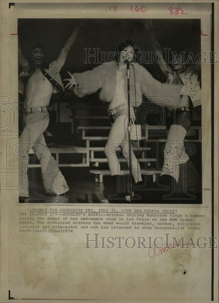 1974 Press Photo Shirley MacLaine Las Vegas MGM Hotel - RRW14465 - Historic Images