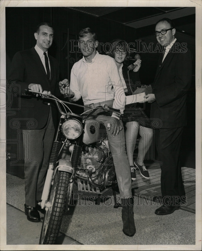 1966 Press Photo Rogan Graham Debbie Carter Littleton - RRW14709 ...
