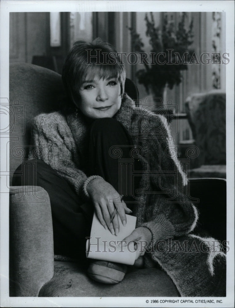 1986 Press Photo Shirley MacLaine Sunday Monday Limb - RRW14767 - Historic Images