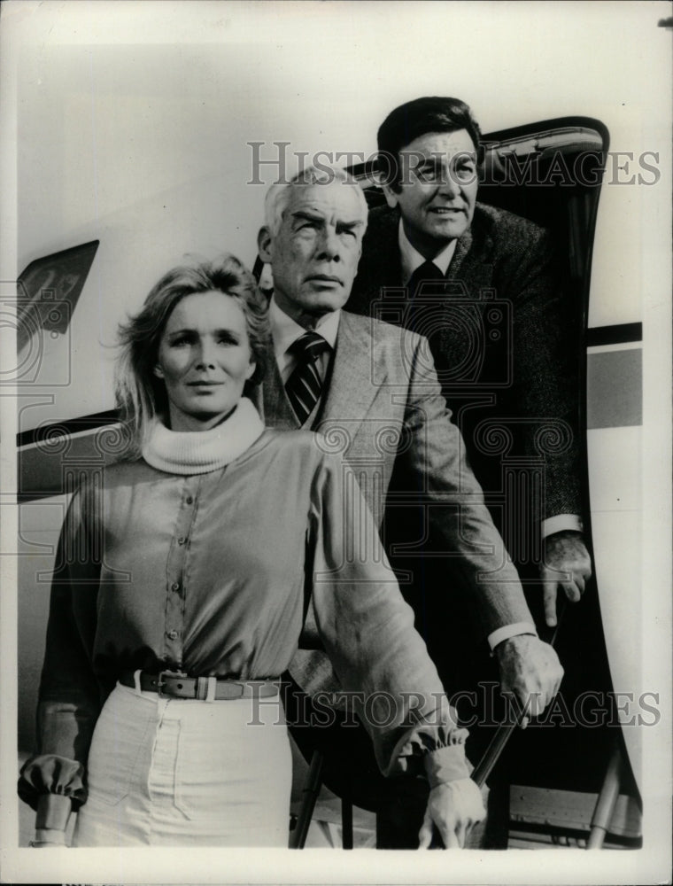 1981 Press Photo Linda Evans Lee Marvin Mike Connors - RRW14851 - Historic Images