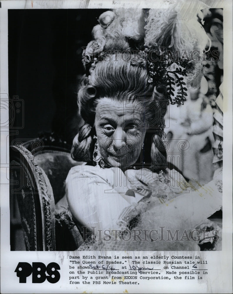 1977 Press Photo Dame Edith Evans Queen Spades Russian - RRW15037 -  Historic Images