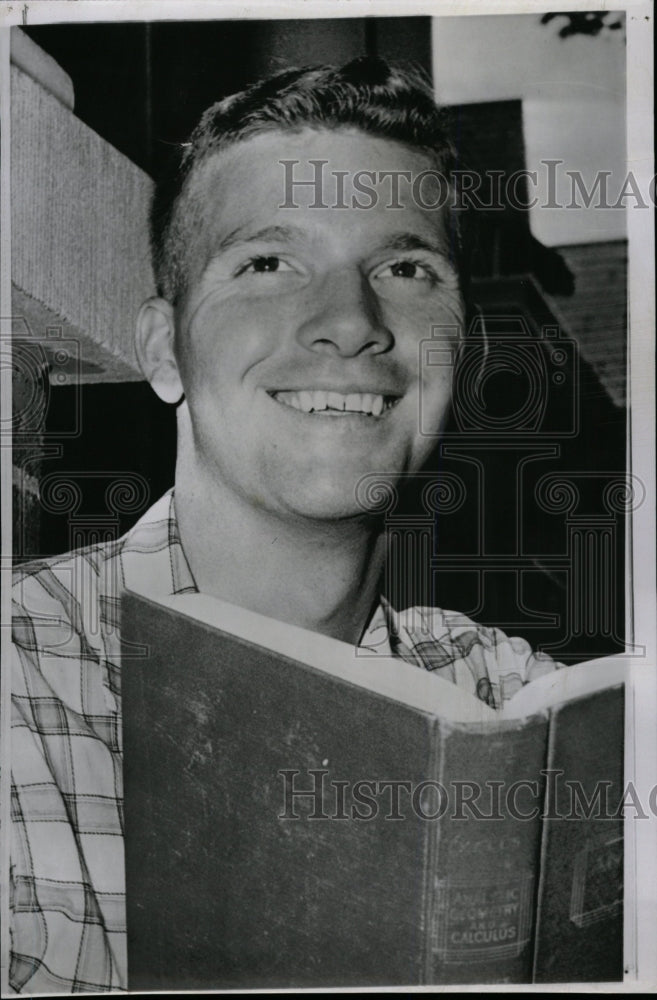 1959 Press Photo Corky Dickenson College World War II - RRW15169 - Historic Images