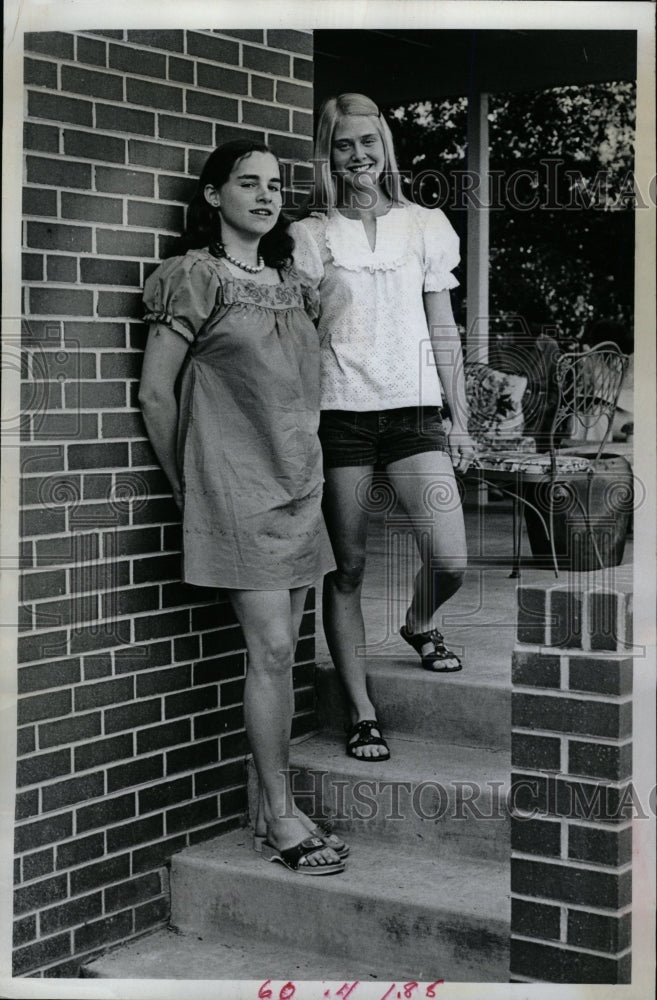 1974 Press Photo Maureen Kelly Miss Elisa Kirchhof - RRW15197 - Historic Images