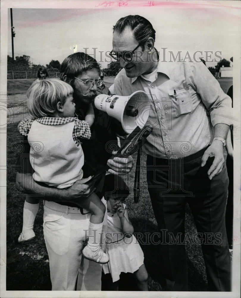 1974 Press Photo John Gunnison Announcer Son Barrick - RRW15219 - Historic Images